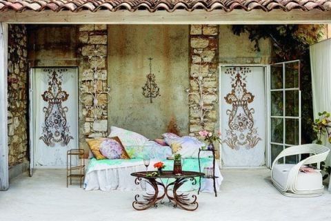 MODERN LIVING GRANDIFLORA