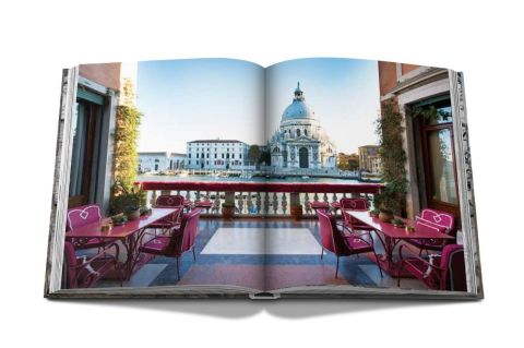 VENETIAN CHIC